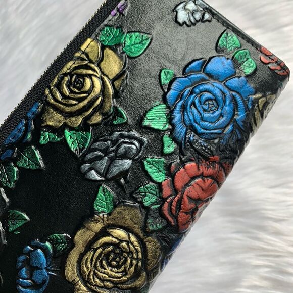 Handmade Genuine Leather Floral Embossed Accordion Wallet/ Wristlet - Picture 8 of 13